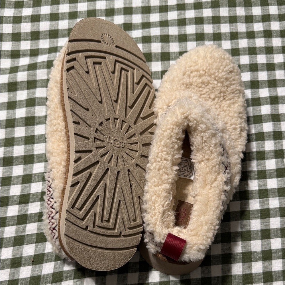 UGG Cream and Burgundy Women's Slippers - Picture 4 of 4